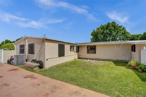 5435 SW 99th Court Miami FL 33165