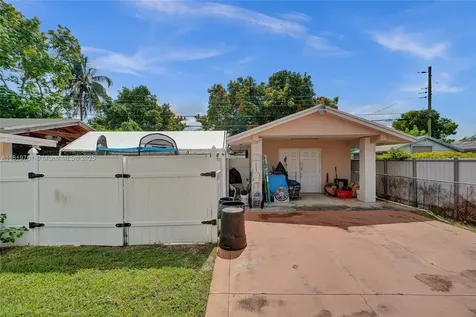 5435 SW 99th Court Miami FL 33165