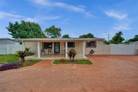 5435 SW 99th Court Miami FL 33165