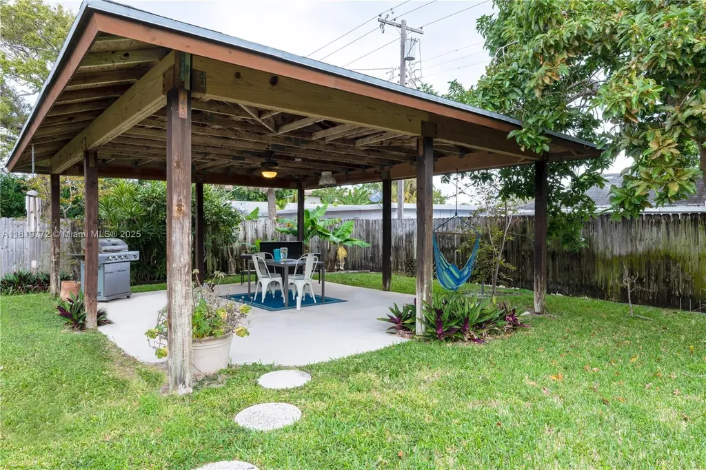 1122 S N Street Lake Worth FL 33460