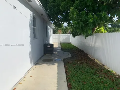1762 NW 15th Street Miami FL 33125