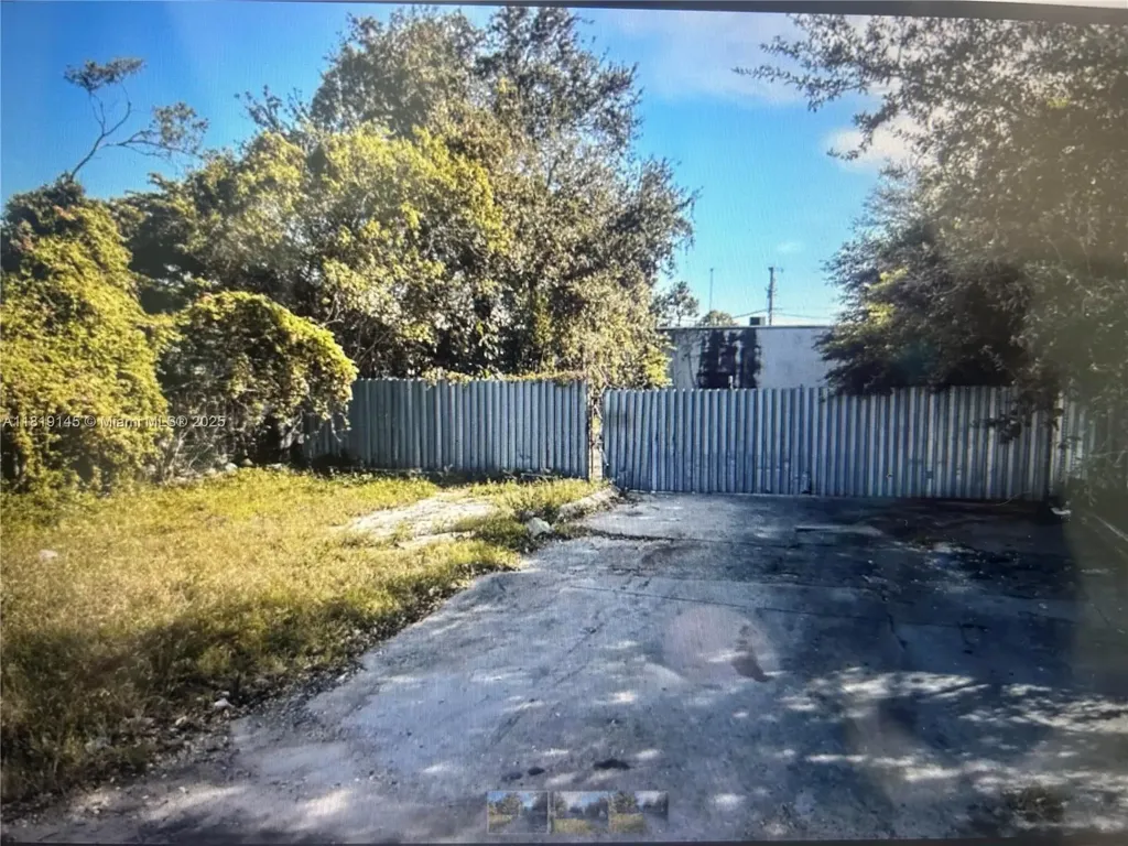 2321 SW 56th Terrace West Park FL 33023