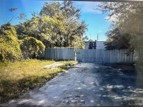 2321 SW 56th Terrace West Park FL 33023