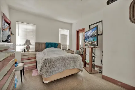 829 SW 19th Avenue Miami FL 33135