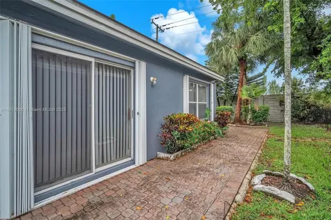 1624 SW 149th Avenue Pembroke Pines FL 33027