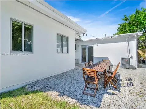 7537 W Treasure Drive North Bay Village FL 33141