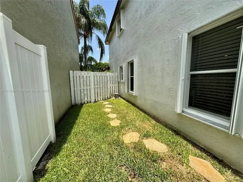 535 SW 181st Way Pembroke Pines FL 33029