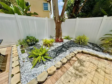 535 SW 181st Way Pembroke Pines FL 33029