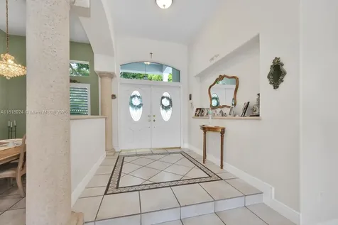 6129 SW 74th Court Miami FL 33143