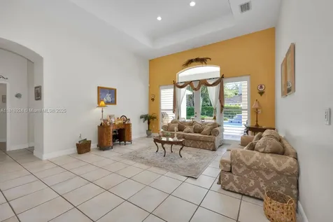 6129 SW 74th Court Miami FL 33143