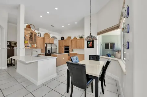 6129 SW 74th Court Miami FL 33143