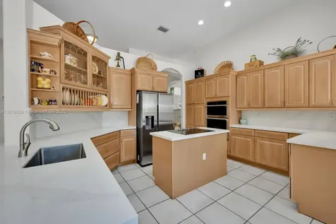 6129 SW 74th Court Miami FL 33143
