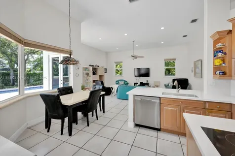 6129 SW 74th Court Miami FL 33143