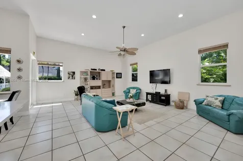 6129 SW 74th Court Miami FL 33143