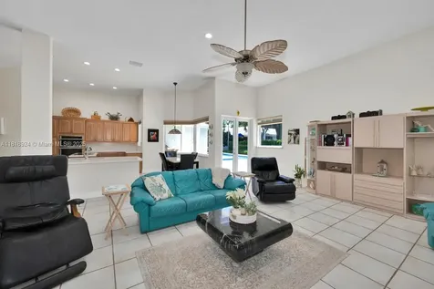 6129 SW 74th Court Miami FL 33143