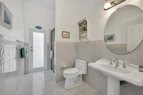 6129 SW 74th Court Miami FL 33143