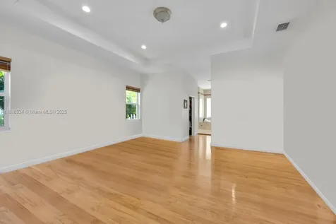 6129 SW 74th Court Miami FL 33143