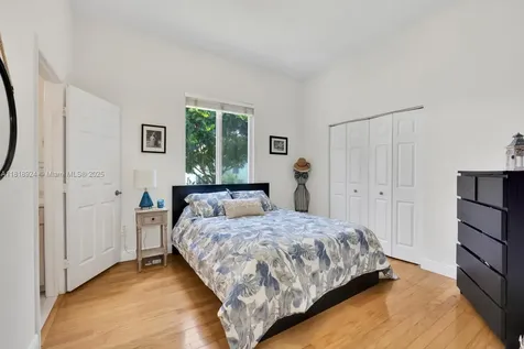 6129 SW 74th Court Miami FL 33143