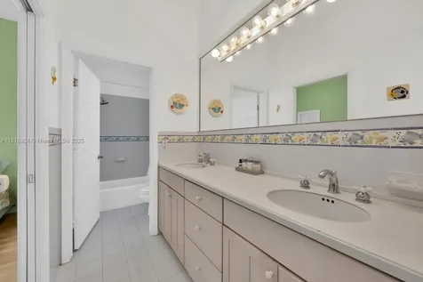 6129 SW 74th Court Miami FL 33143