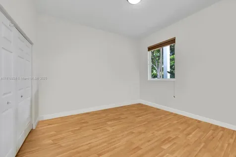 6129 SW 74th Court Miami FL 33143