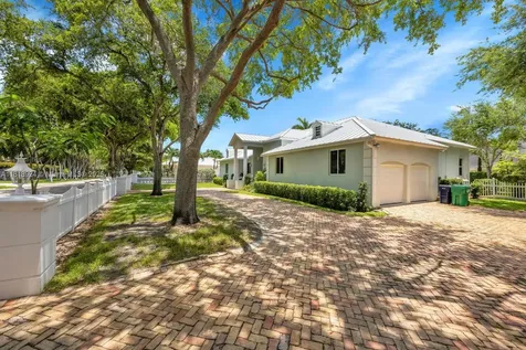 6129 SW 74th Court Miami FL 33143