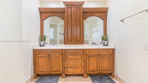 9020 SW 171st Terrace Palmetto Bay FL 33157