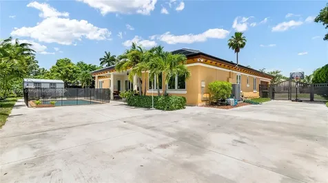 9020 SW 171st Terrace Palmetto Bay FL 33157