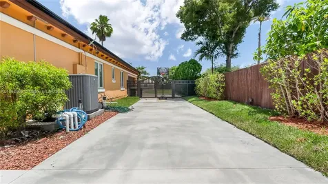9020 SW 171st Terrace Palmetto Bay FL 33157