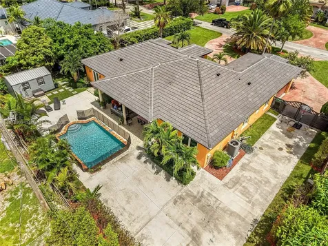 9020 SW 171st Terrace Palmetto Bay FL 33157