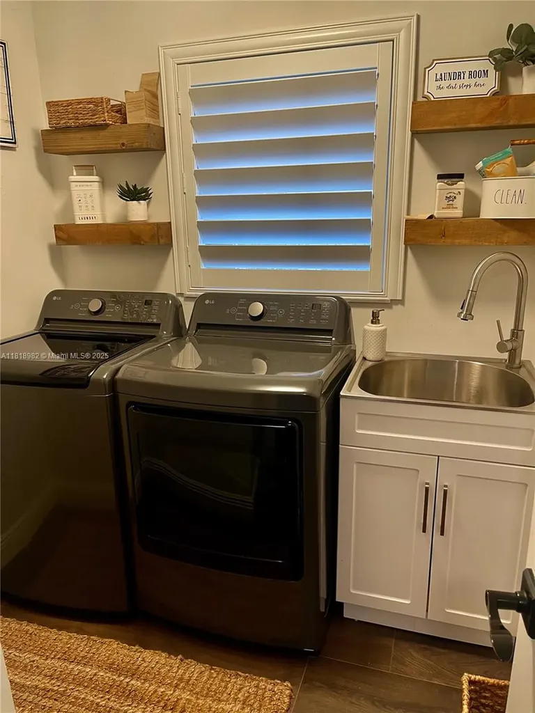 4370 NW 62nd Terrace Coral Springs FL 33067