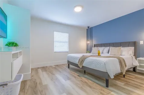 1762 NW 15th Street Miami FL 33125