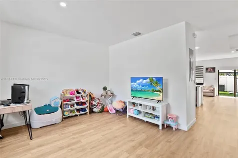 9362 W 33rd Lane Hialeah FL 33018