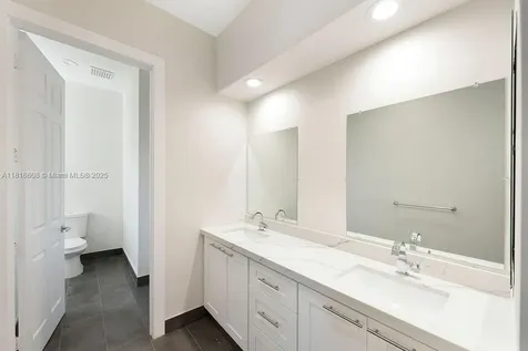 1580 Shoreline Way Hollywood FL 33019