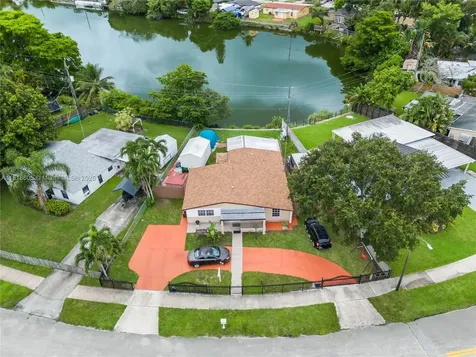 5930 N Farragut Drive Hollywood FL 33021