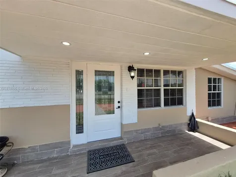 5930 N Farragut Drive Hollywood FL 33021