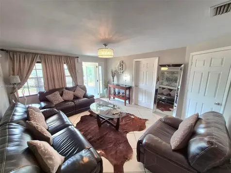 5930 N Farragut Drive Hollywood FL 33021