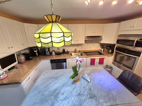 5930 N Farragut Drive Hollywood FL 33021