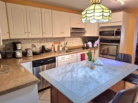 5930 N Farragut Drive Hollywood FL 33021