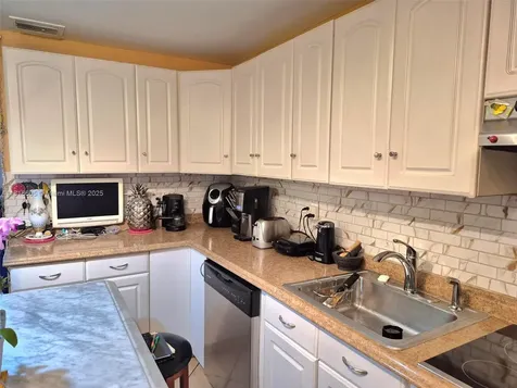 5930 N Farragut Drive Hollywood FL 33021