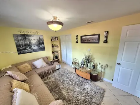 5930 N Farragut Drive Hollywood FL 33021