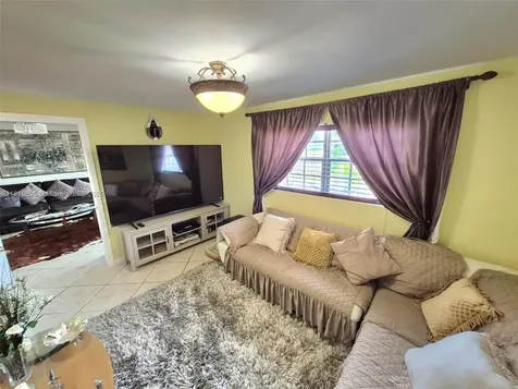 5930 N Farragut Drive Hollywood FL 33021