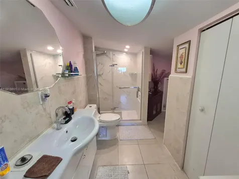 5930 N Farragut Drive Hollywood FL 33021