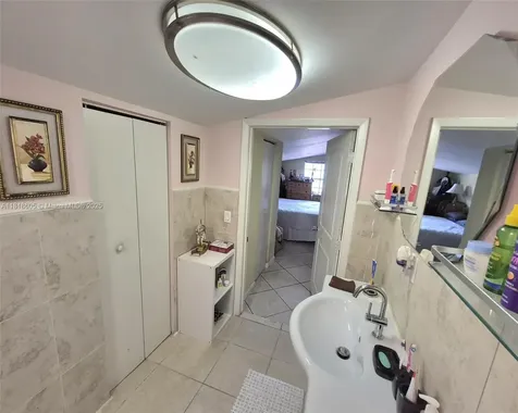 5930 N Farragut Drive Hollywood FL 33021