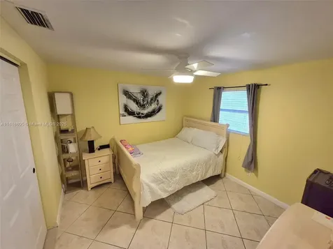5930 N Farragut Drive Hollywood FL 33021