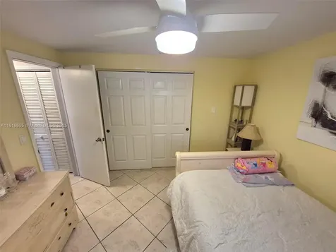 5930 N Farragut Drive Hollywood FL 33021