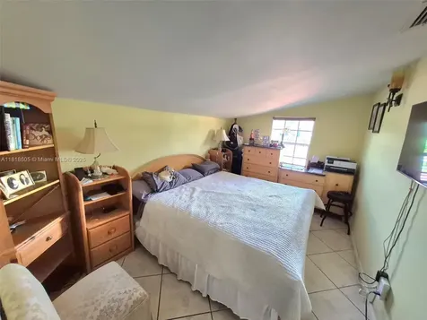 5930 N Farragut Drive Hollywood FL 33021