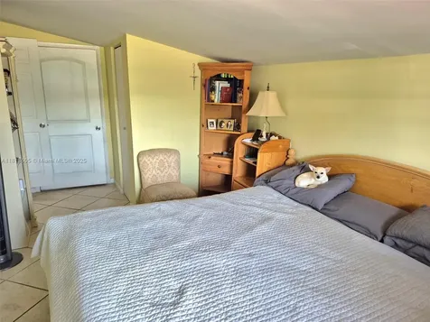 5930 N Farragut Drive Hollywood FL 33021