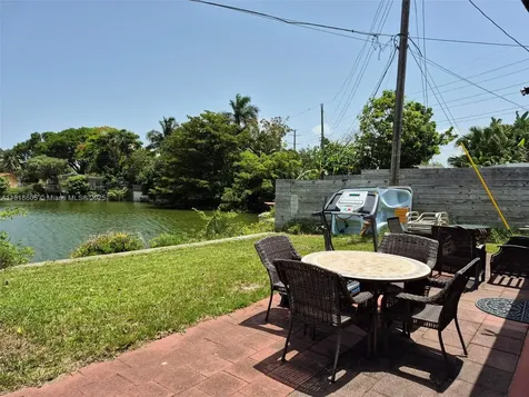 5930 N Farragut Drive Hollywood FL 33021