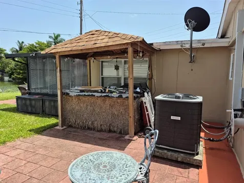 5930 N Farragut Drive Hollywood FL 33021
