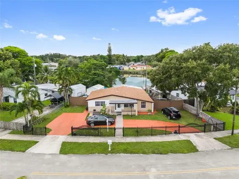 5930 N Farragut Drive Hollywood FL 33021